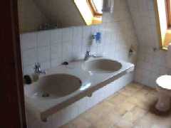 Vollbad mit Dusche und Wannenbad